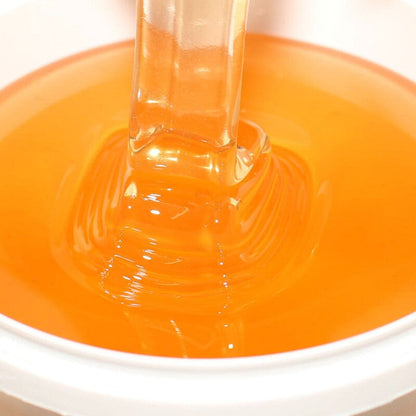 Akazienhonig fluessig hellgold — cremige Konsistenz lange fluessig — Mishas Honey