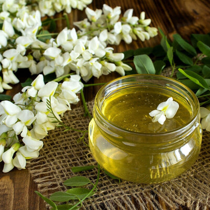 Akazienhonig Nahaufnahme — naturbelassen nicht fein gefiltert — Mishas Honey